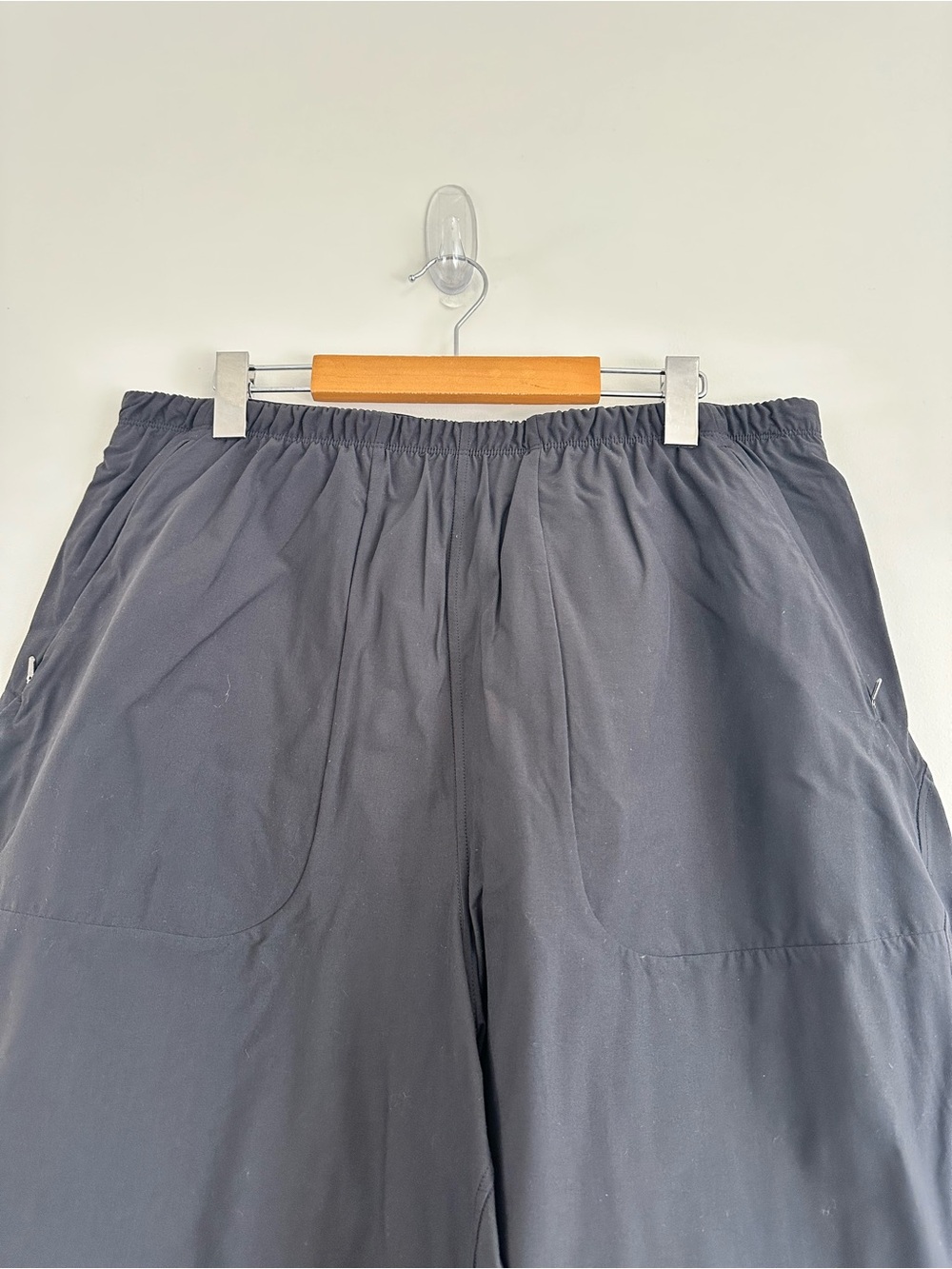 Lululemon Lightweight Mid-Rise Barrel-Leg Cropped Pant Black Size 14 - Picture 6 of 12